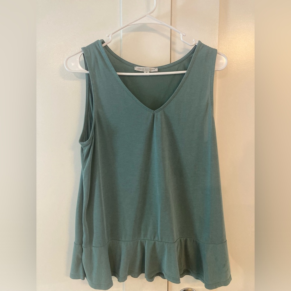 Green Envelope Los Angeles Soft Green Tank Size: Medium